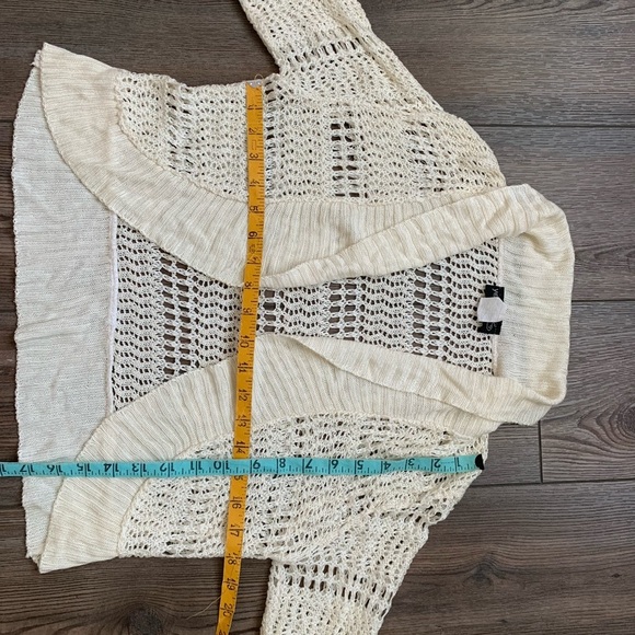 Women Top - Picture 5 of 6